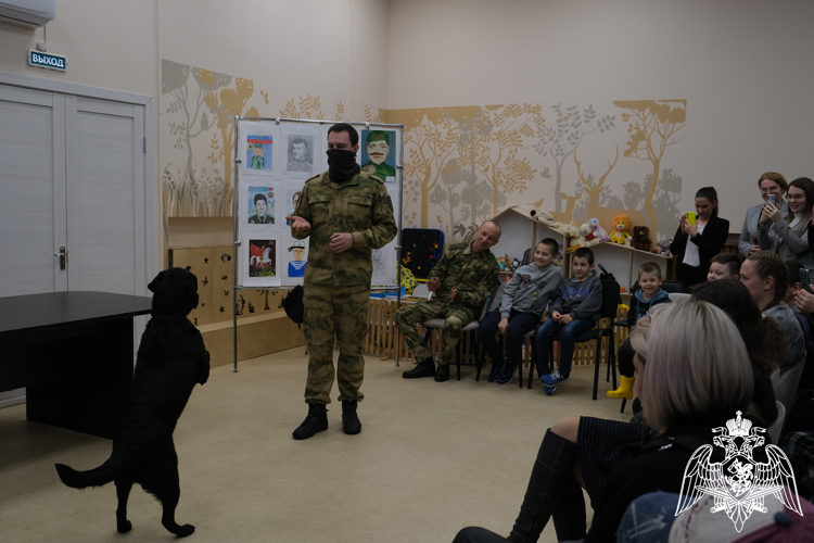 Росгвардейцы побывали в гостях у ребят  из семей участников специальной военной операции