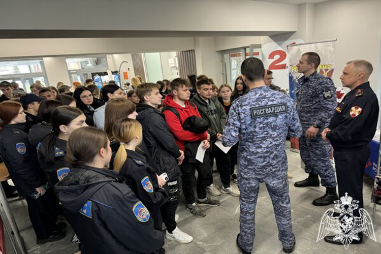 В Смоленской области росгвардейцы приняли участие в «Ярмарке вакансий»