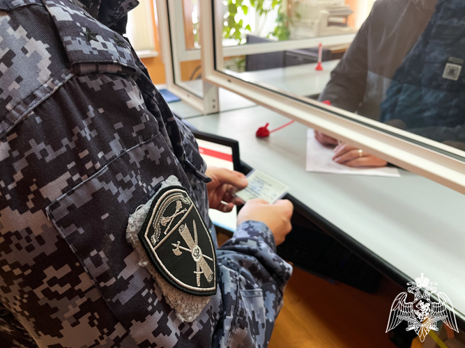 Росгвардейцы за месяц проверили более 350  владельцев оружия в Смоленской области 