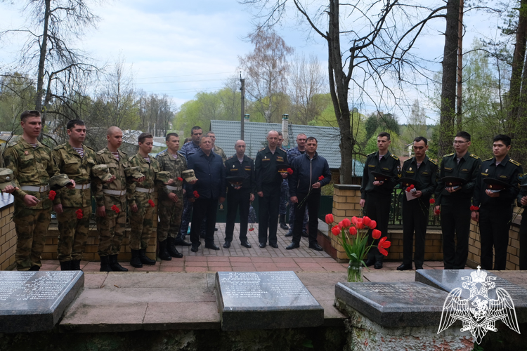 Росгвардейцы почтили память погибших защитников Отечества в Смоленской области