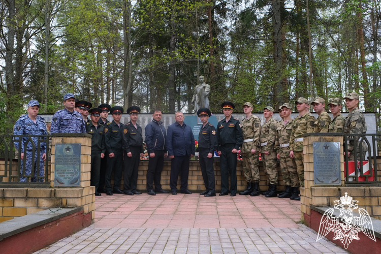Росгвардейцы почтили память погибших защитников Отечества  в Смоленской области