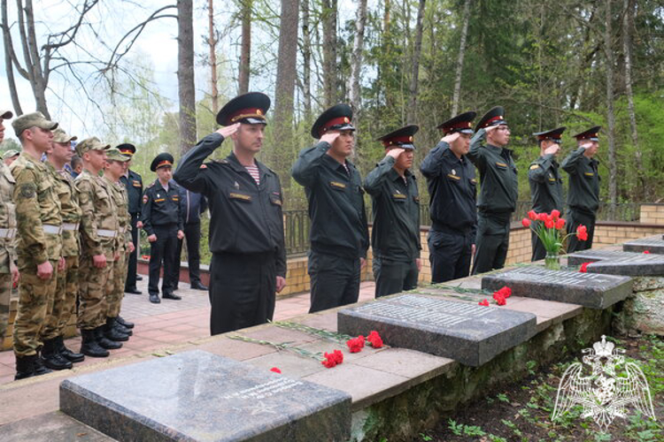 Росгвардейцы почтили память погибших защитников Отечества  в Смоленской области