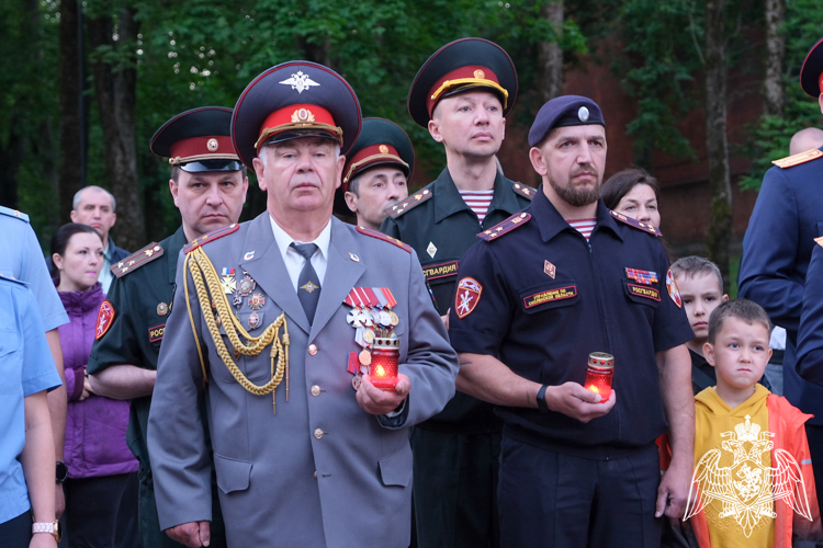 Смоленские росгвардейцы приняли участие в памятных мероприятиях