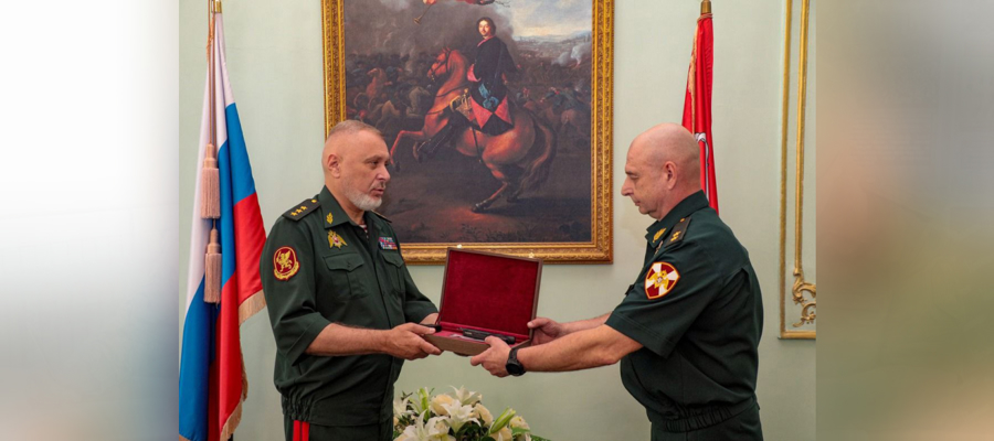 В Санкт-Петербурге заместитель директора Росгвардии генерал-полковник Алексей Воробьёв вручил награды отличившимся на СВО росгвардейцам
