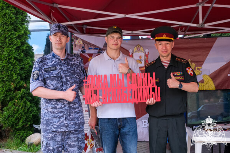 Росгвардейцы приняли участие в ярмарке вакансий