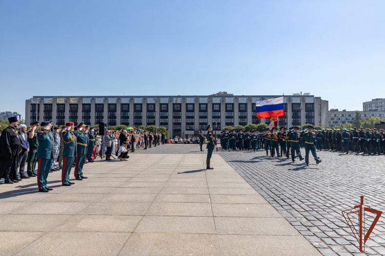 Генерал-полковник Алексей Воробьёв поздравил выпускников Санкт-Петербургского военного института Росгвардии