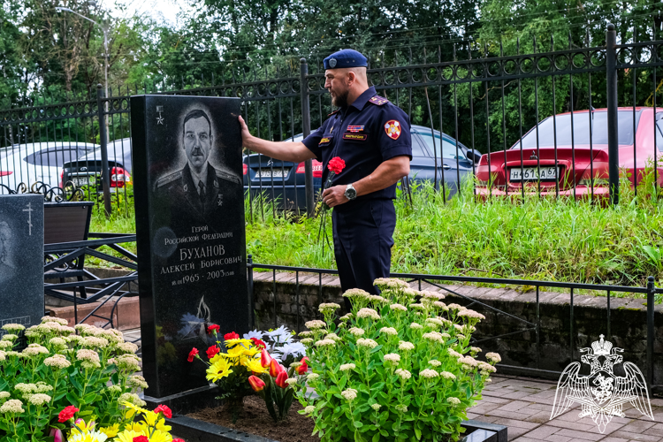 Росгвардейцы почтили память Героя России Алексея Буханова