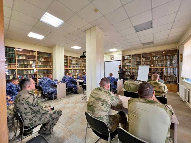 В Смоленской области росгвардейцы посетили духовную семинарию