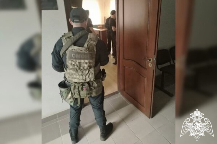 При содействии ОМОН Росгвардии в Смоленске задержаны подозреваемые в покушении на убийство