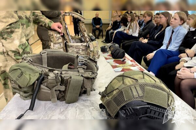 Смоленские росгвардейцы провели урок мужества