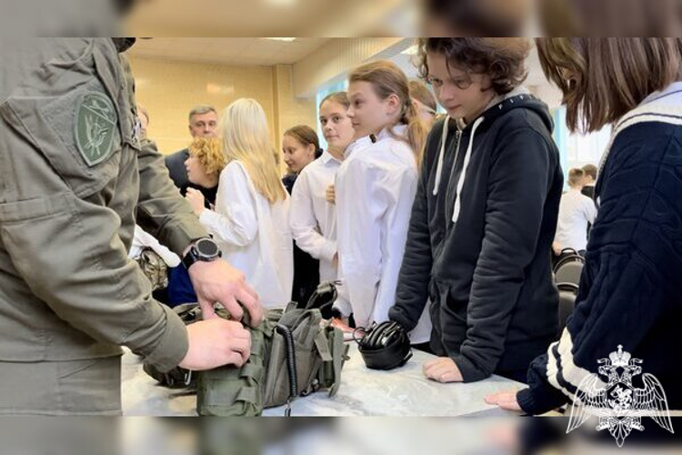 Смоленские росгвардейцы провели урок мужества