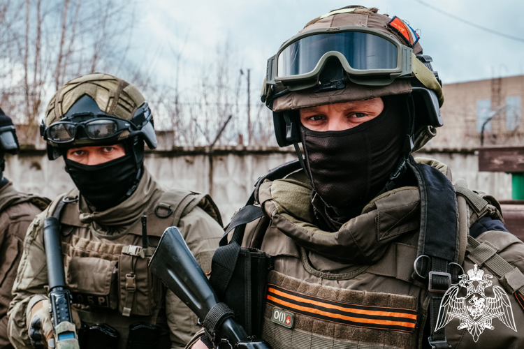 Сотрудники смоленского СОБР отмечают профессиональный праздник