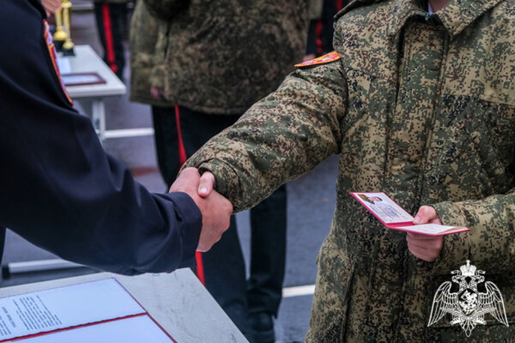 Офицер Росгвардии принял торжественную клятву у воспитанников Кадетского корпуса