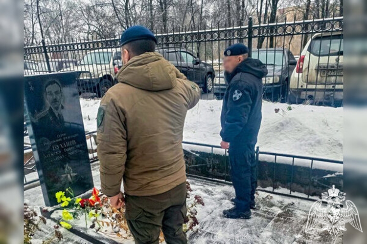 В День Героев Отечества смоленские росгвардейцы почтили память Героев России