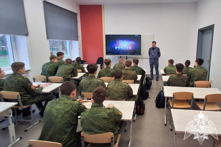 В Смоленске росгвардейцы провели патриотическое мероприятие для кадет
