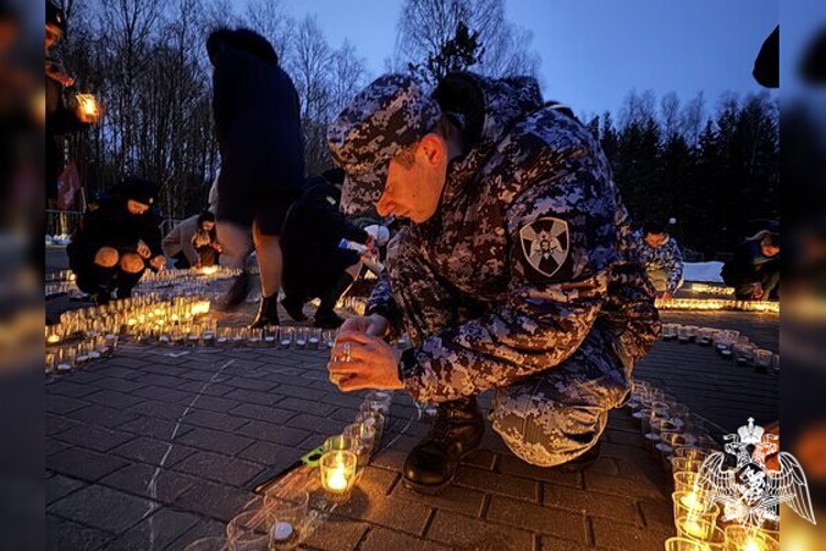 В Смоленске росгвардейцы присоединились к акции «Огненная картина»