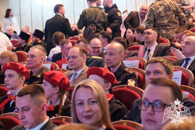 Офицер Росгвардии принял участие в торжественном открытии Международного слета городов-героев в Смоленске