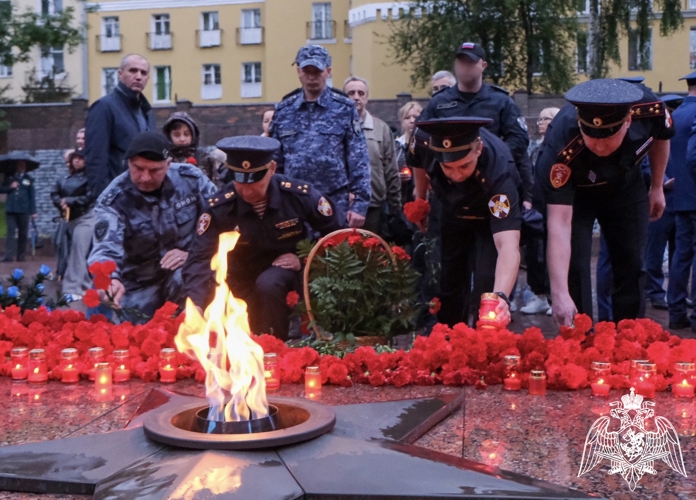 В Смоленске росгвардейцы присоединились к Всероссийским акциям, посвященным Дню памяти и скорби (видео)