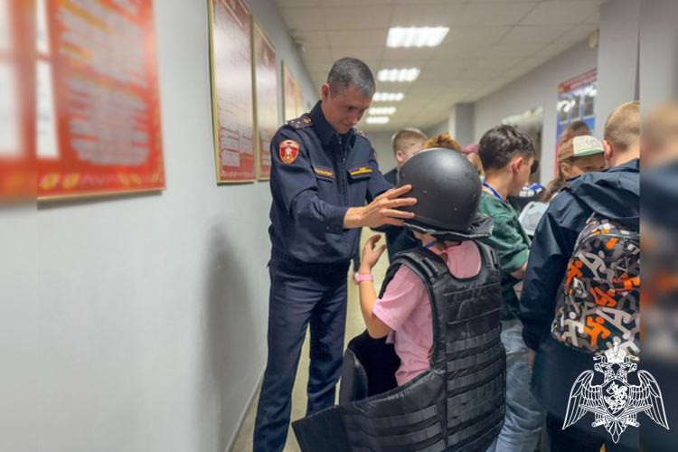 В Смоленске сотрудники вневедомственной охраны  поддержали акцию «Каникулы с Росгвардией»