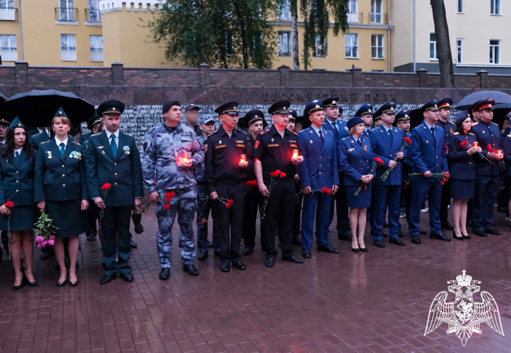 В Смоленске росгвардейцы присоединились к Всероссийским акциям, посвященным Дню памяти и скорби (видео)