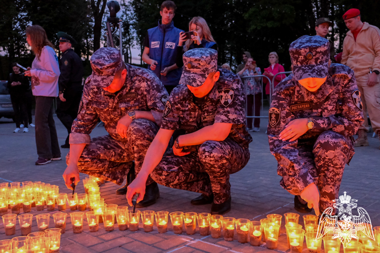 В Смоленске росгвардейцы присоединились к Всероссийским акциям, посвященным Дню памяти и скорби (видео)