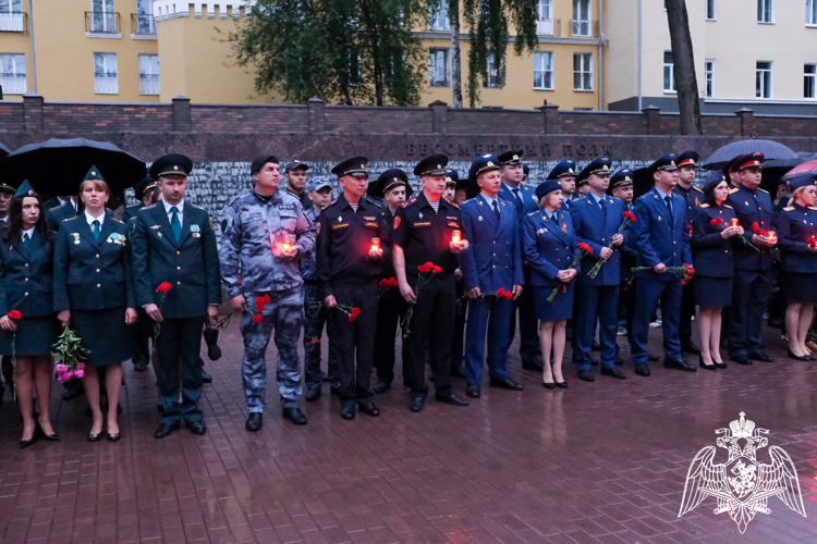 В Смоленске росгвардейцы присоединились к Всероссийским акциям, посвященным Дню памяти и скорби (видео)
