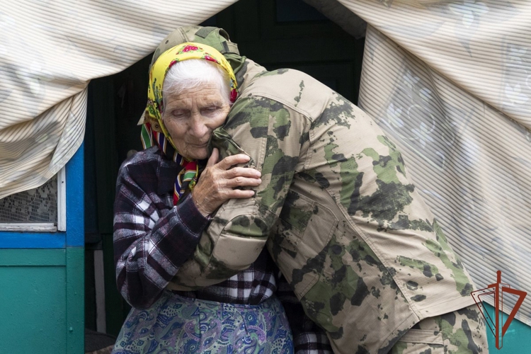 В ЛНР росгвардейцы оказали адресную помощь ветеранам Великой Отечественной войны