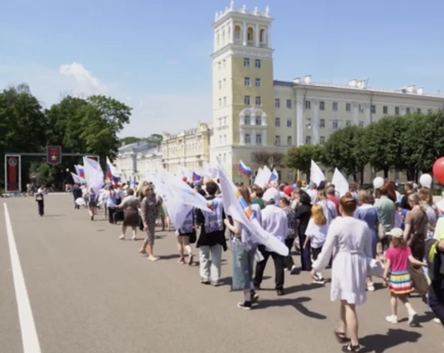 В Смоленске росгвардейцы присоединились к праздничному шествию