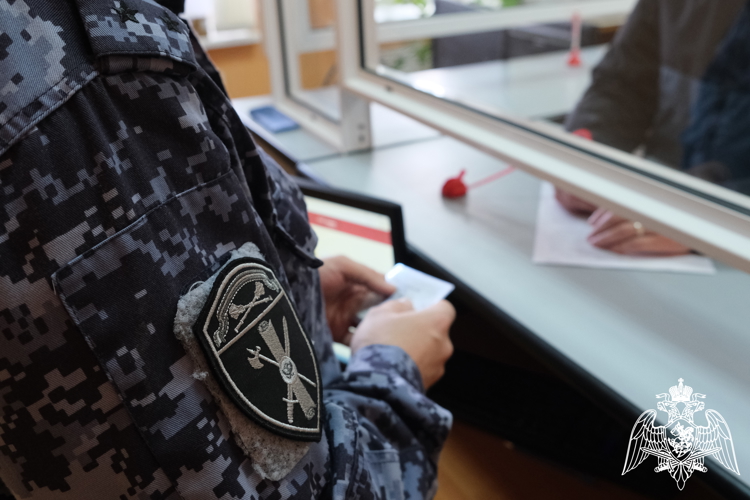 В Смоленской области росгвардейцы за неделю  проверили более 125 владельцев оружия 