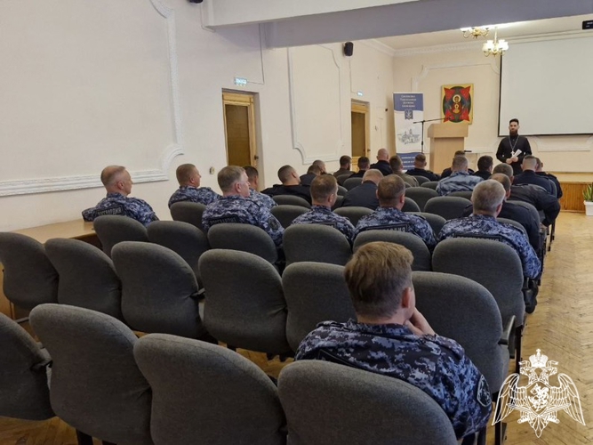В Смоленске росгвардейцы встретились с преподавателем духовной  семинарии 