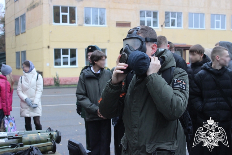 В Смоленске росгвардейцы приняли участие в акции «День призывника»