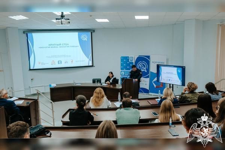 В Смоленске офицер Росгвардии принял участие в круглом столе, посвященном памяти о Великой Отечественной войне