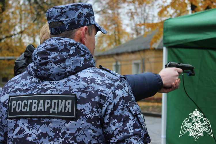 В Смоленске росгвардейцы приняли участие в акции «День призывника»