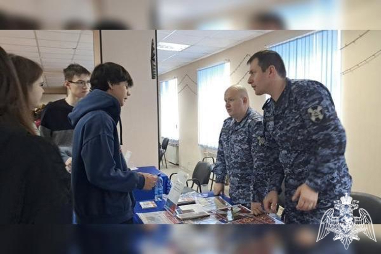 Офицеры Росгвардии рассказали о поступлении на службу