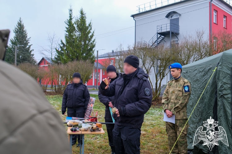 Сотрудники ОМОН приняли участие в военно-патриотическом сборе  для подростков Смоленской области
