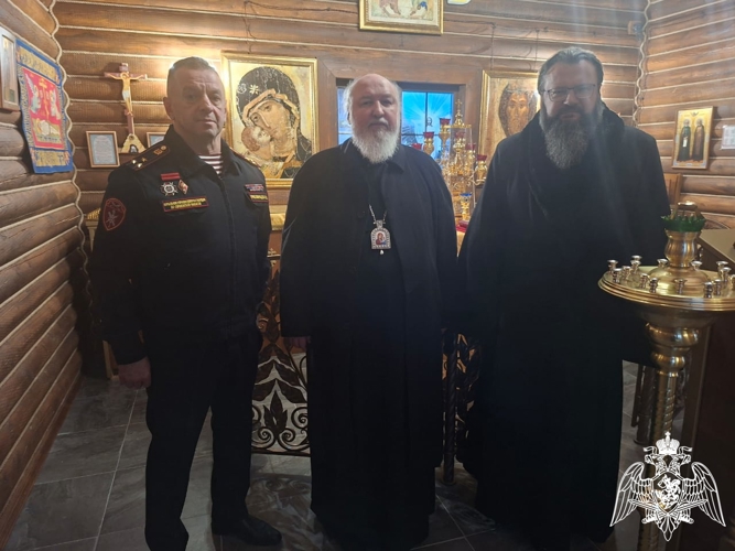 Представители духовенства посетили храм Росгвардии в Смоленске