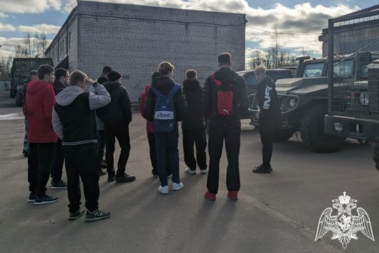 Сотрудники ОМОН «Кривич» Росгвардии провели день открытых дверей
