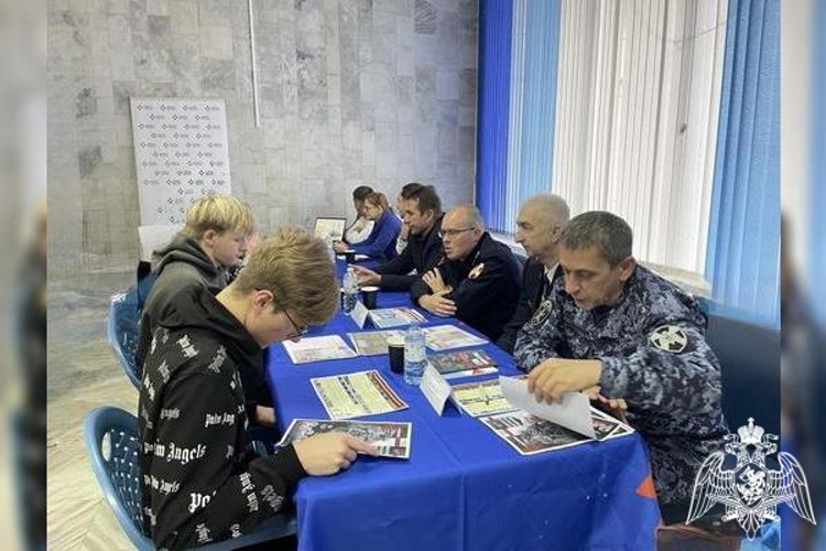 Офицеры Росгвардии рассказали о поступлении на службу