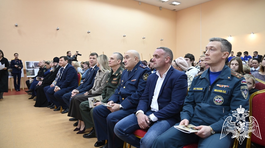 Офицер Росгвардии принял участие в открытии фотовыставки  «Мы помним Ваши имена...»