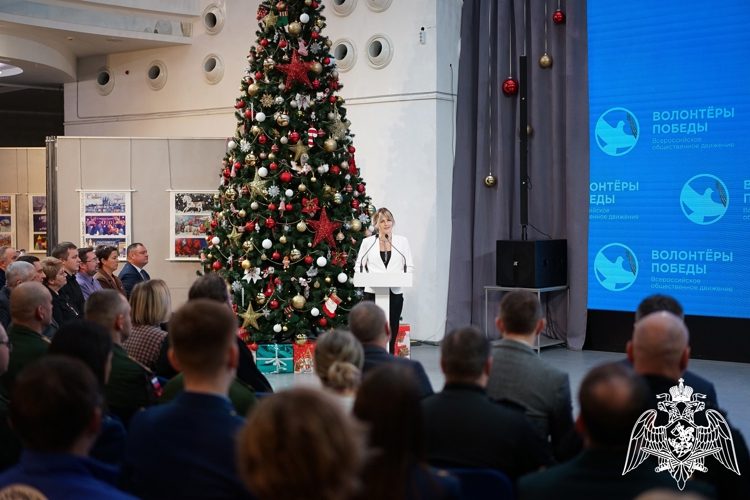 Росгвардейцы приняли участие в церемонии закрытия регионального центра подготовки Международного волонтерского корпуса