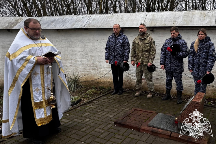  В Смоленске росгвардейцы отдали дань памяти погибшим воинам