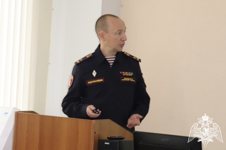 Офицер Росгвардии принял участие в мероприятии,посвященном Дню Конституции России