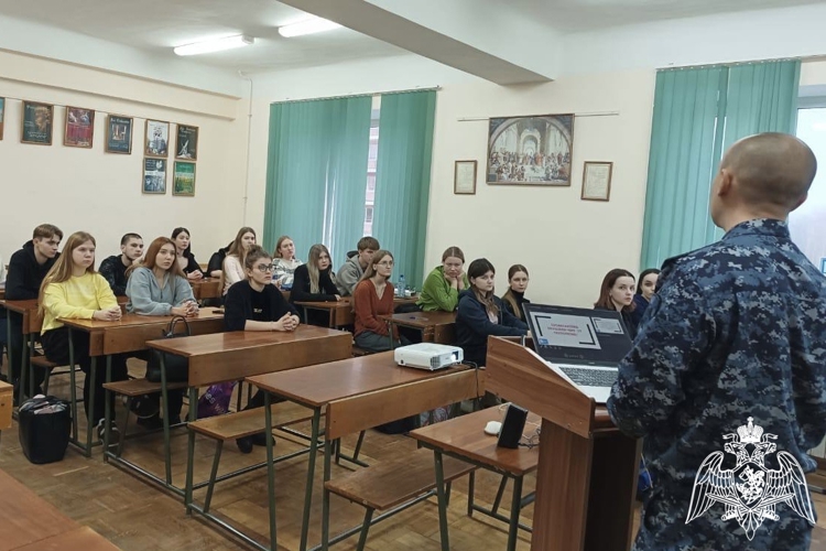 В Смоленске росгвардейцы провели мероприятие, посвященное профилактике экстремизма