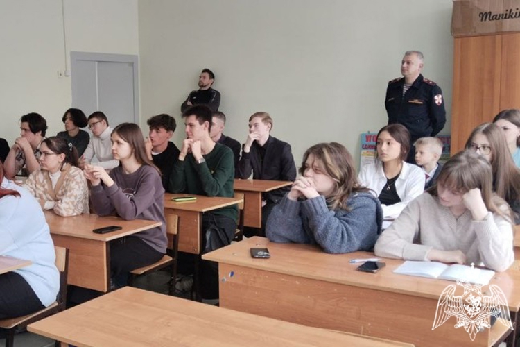 Росгвардейцы провели уроки мужества в двух смоленских школах