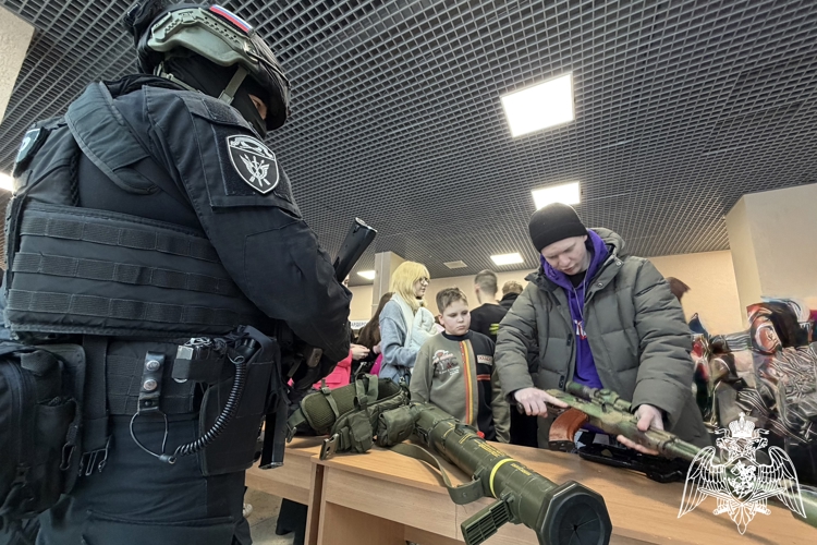 Росгвардейцы рассказали о службе молодым жителям Смоленска на фестивале «Ключи»