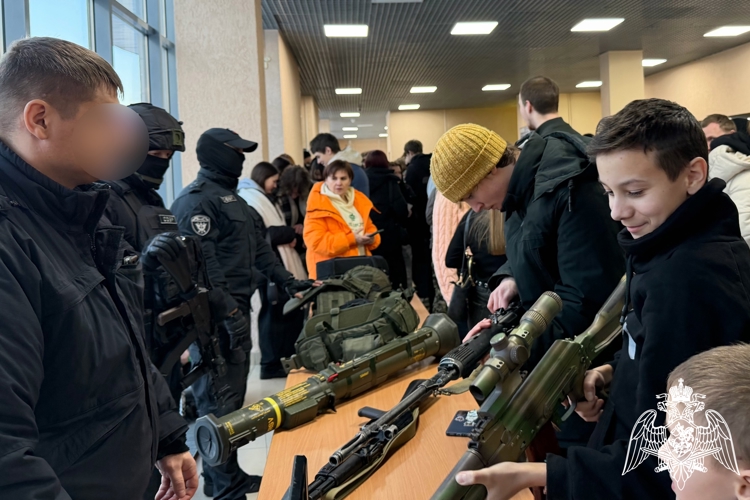 Росгвардейцы рассказали о службе молодым жителям Смоленска на фестивале «Ключи»