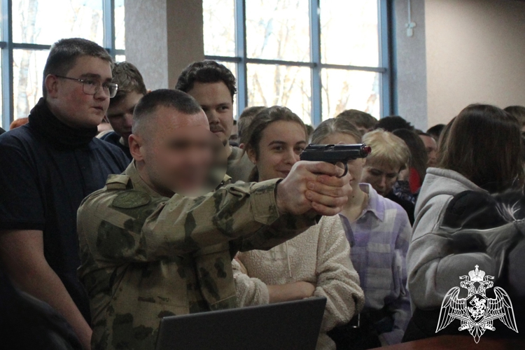 Росгвардейцы рассказали о службе молодым жителям Смоленска на фестивале «Ключи»