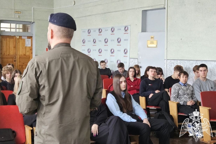 Росгвардейцы провели цикл мероприятий для школьников Смоленска