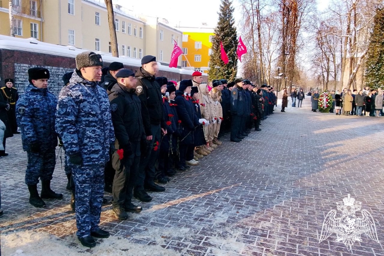 В Смоленске росгвардейцы приняли участие в митинге, посвященном Дню защитника Отечества