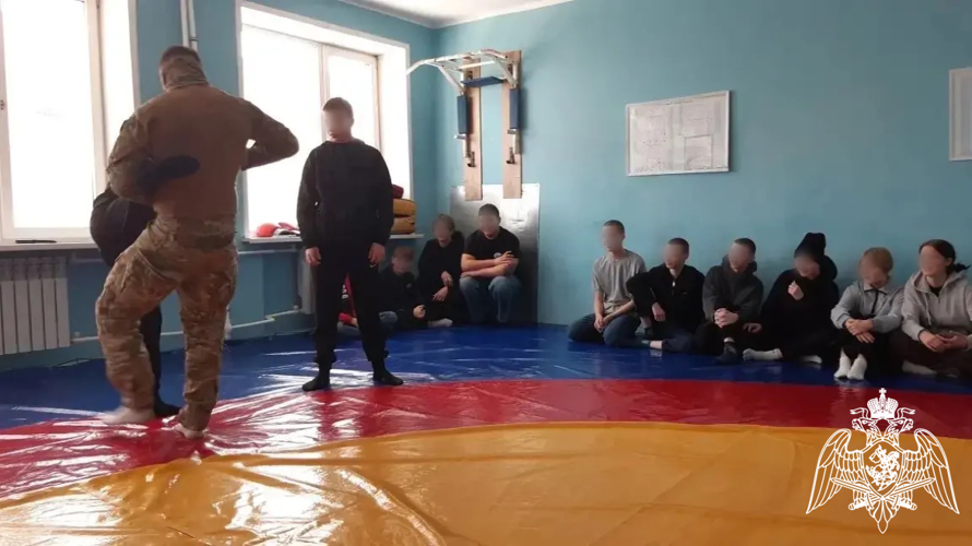 Смоленский ОМОН открыл свои двери для воспитанников детского дома